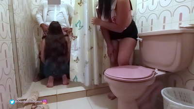 Ma'aikaciyar jinya ta sami likita yana lalata da mara lafiya a bandakin asibiti / PART 1 / NicoleLondrawer / Chiquicandy